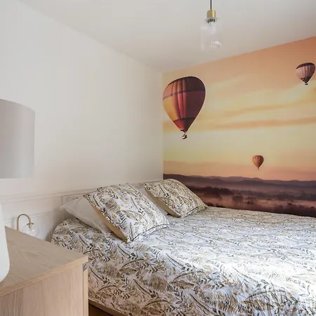 Tatil Evi Charming House With A Hot Tub *