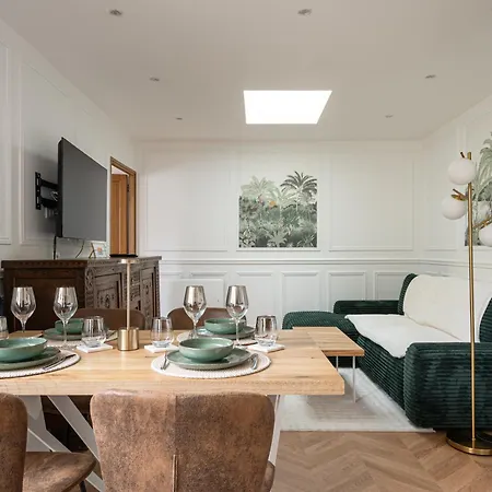 Charming House With A Hot Tub Tatil Evi Saint-Ouen (Seine-Saint-Denis)